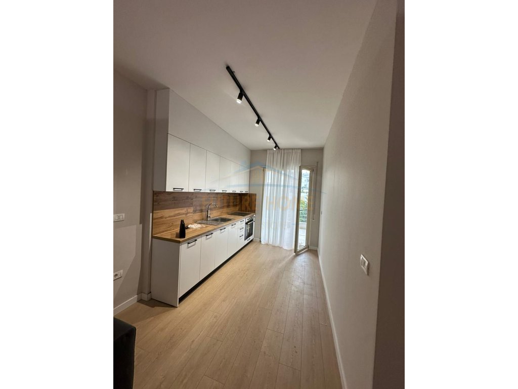 Shitet, apartament 2+1, fresk, tirane