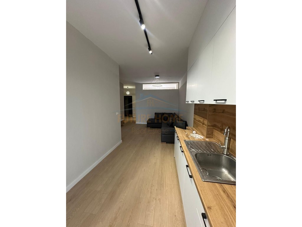 Shitet, apartament 2+1, fresk, tirane