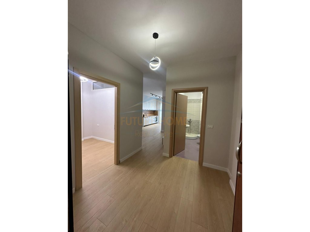 Shitet, apartament 2+1, fresk, tirane