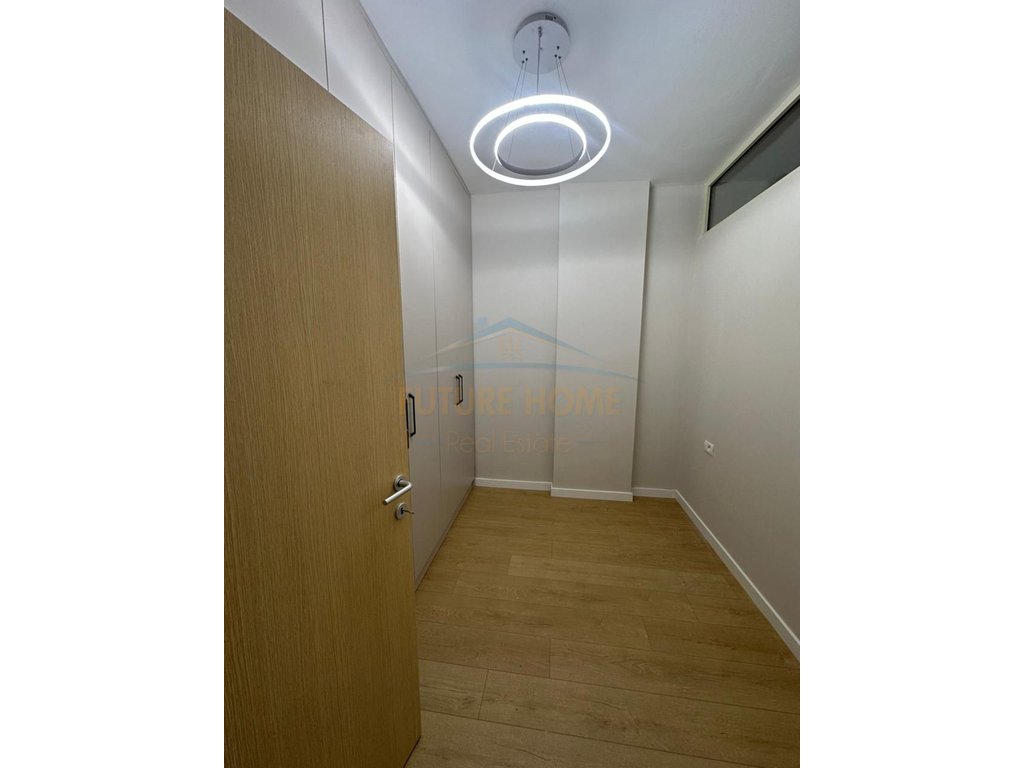 Shitet, apartament 2+1, fresk, tirane