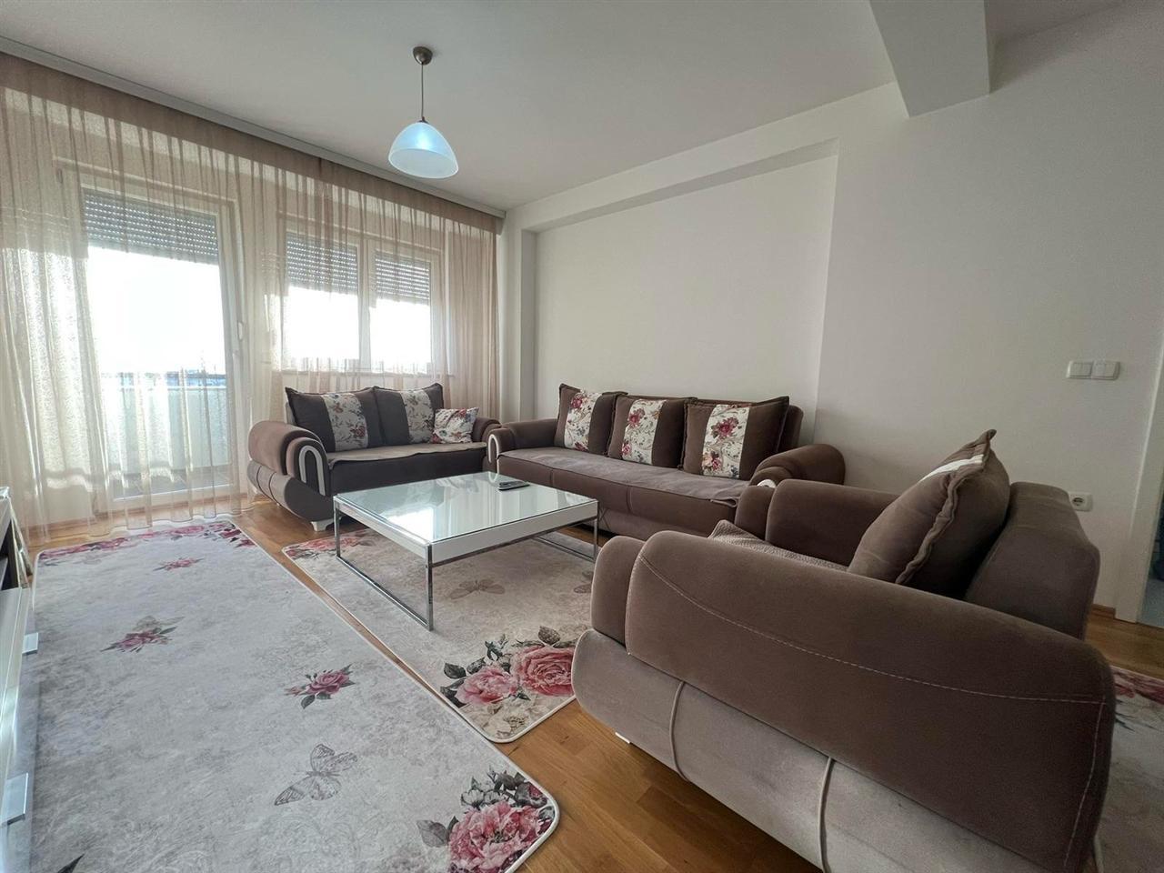 Apartamento en alquiler 1+1 en Bregu i Diellit