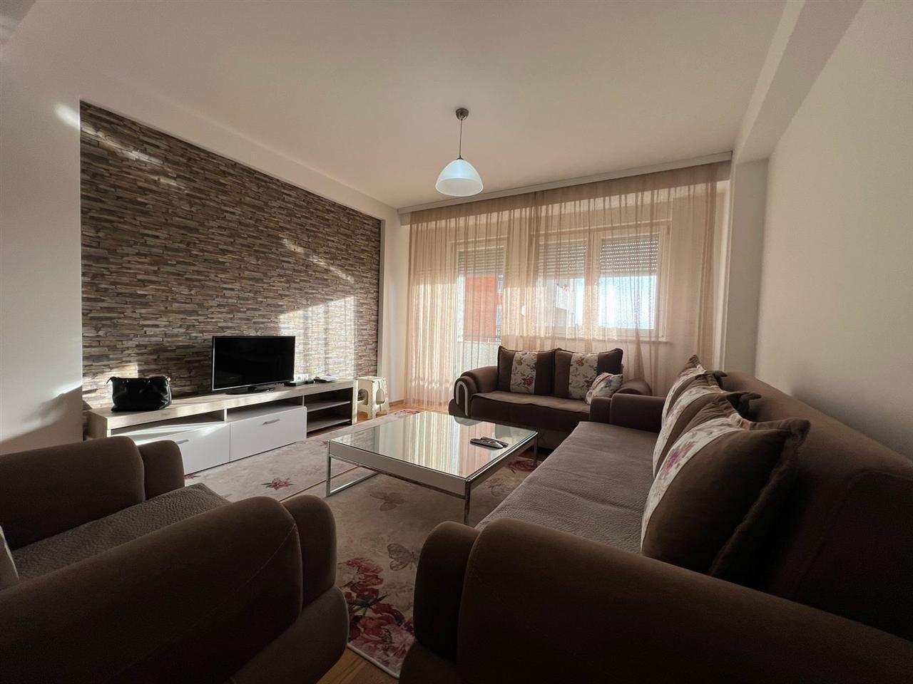 Apartamento en alquiler 1+1 en Bregu i Diellit (2)