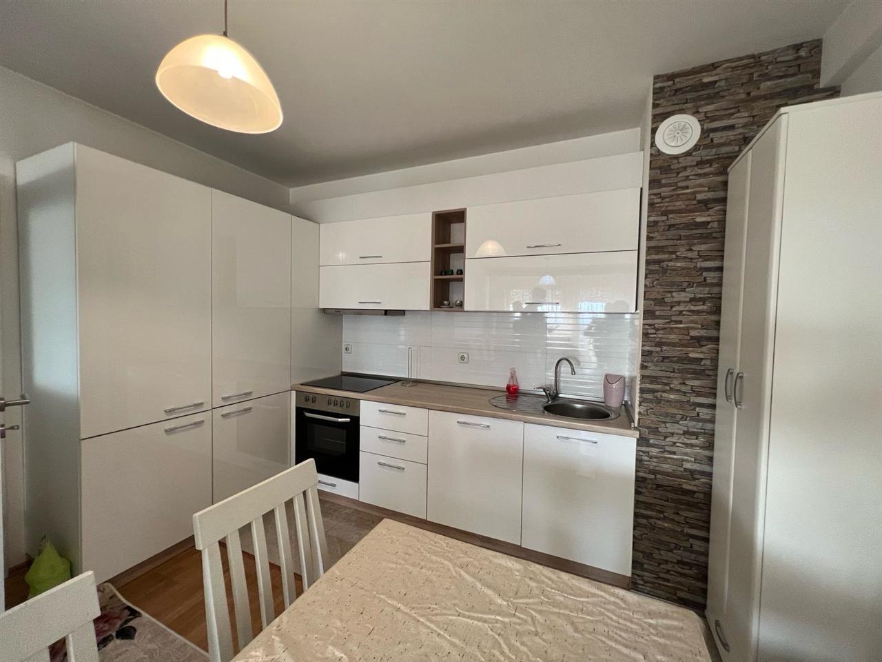 Apartamento en alquiler 1+1 en Bregu i Diellit (4)