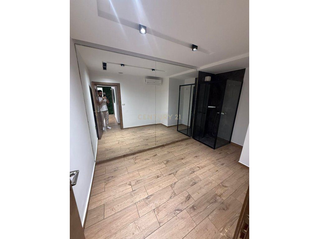 Multifunktionaler raum 4+3 zum verkauf in neues Tirana, 99 m² (5)