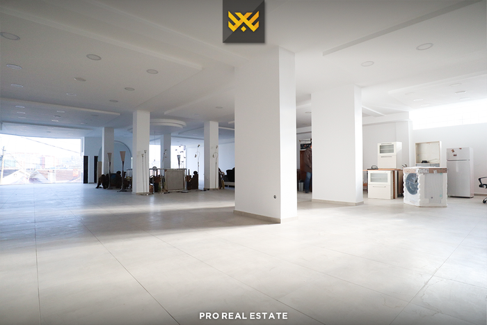 Propiedad afarist 1200m² en venta en Bregu i Diellit