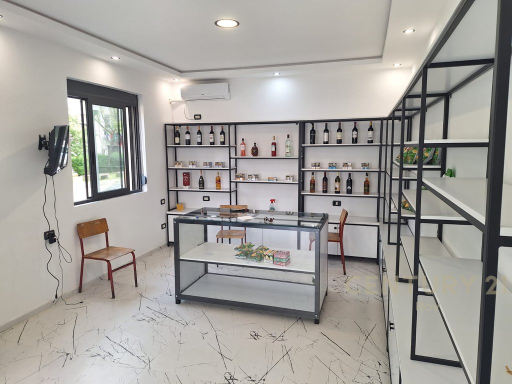 Local comercial 1 en alquiler en lagja nr.16, entre la escuela técnica y el centro cultural de Durrës - 350€ | 30 m² (3)