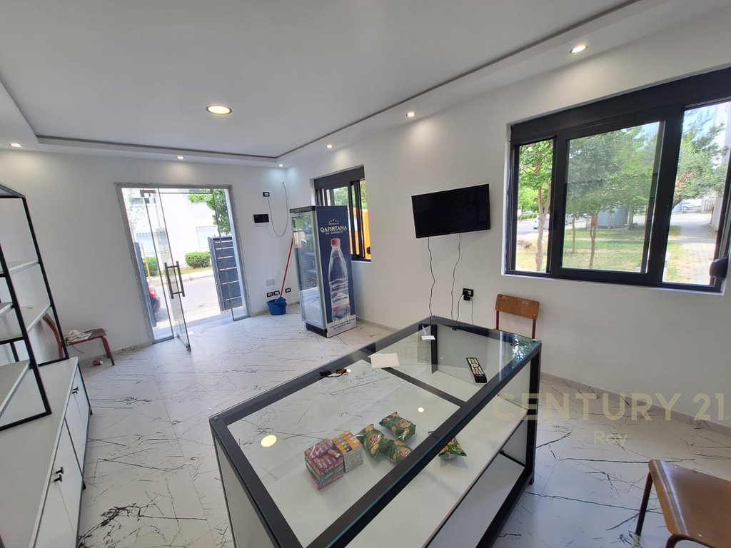 Local comercial 1 en alquiler en lagja nr.16, entre la escuela técnica y el centro cultural de Durrës - 350€ | 30 m² (4)