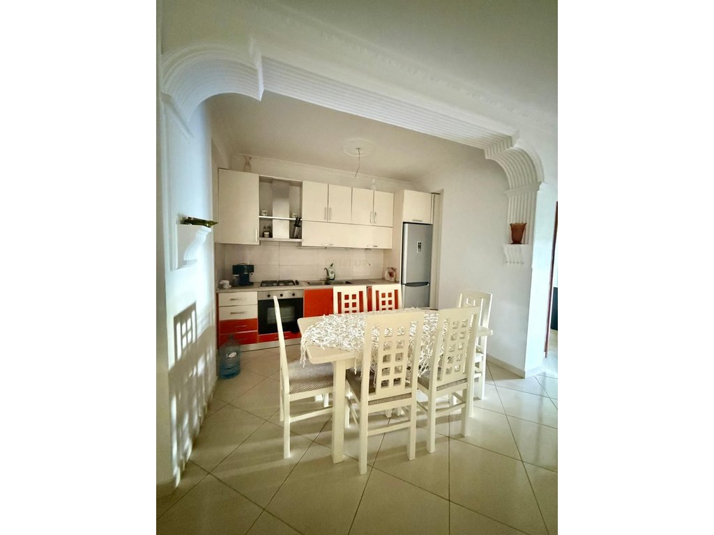 Piso con balcón + plaza de aparcamiento 38m² – Lagjja 24 maj, Vlorë