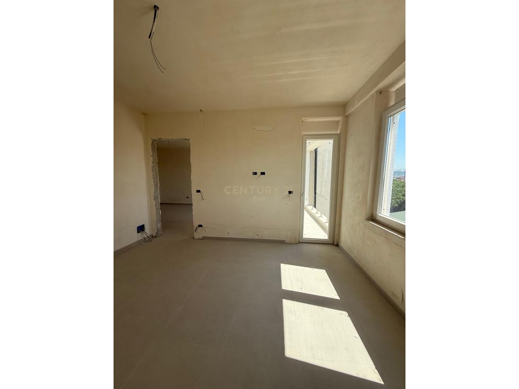 Shitet super apartament 1+1 tek mali robit !