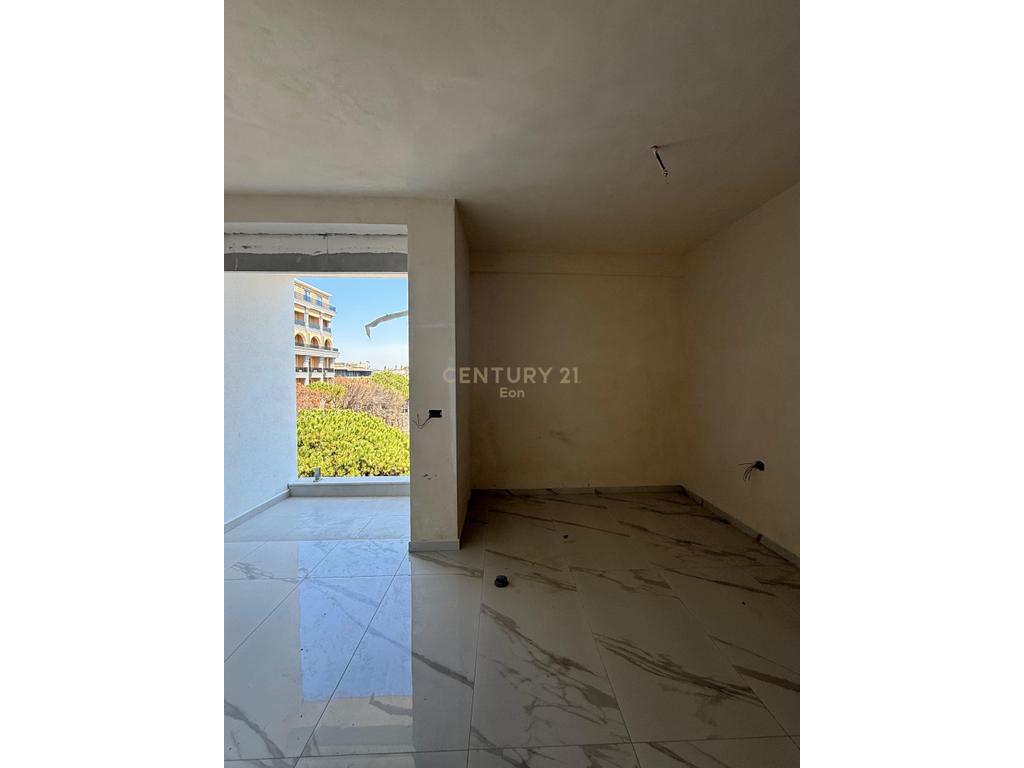 Shitet super apartament 1+1 tek mali robit !