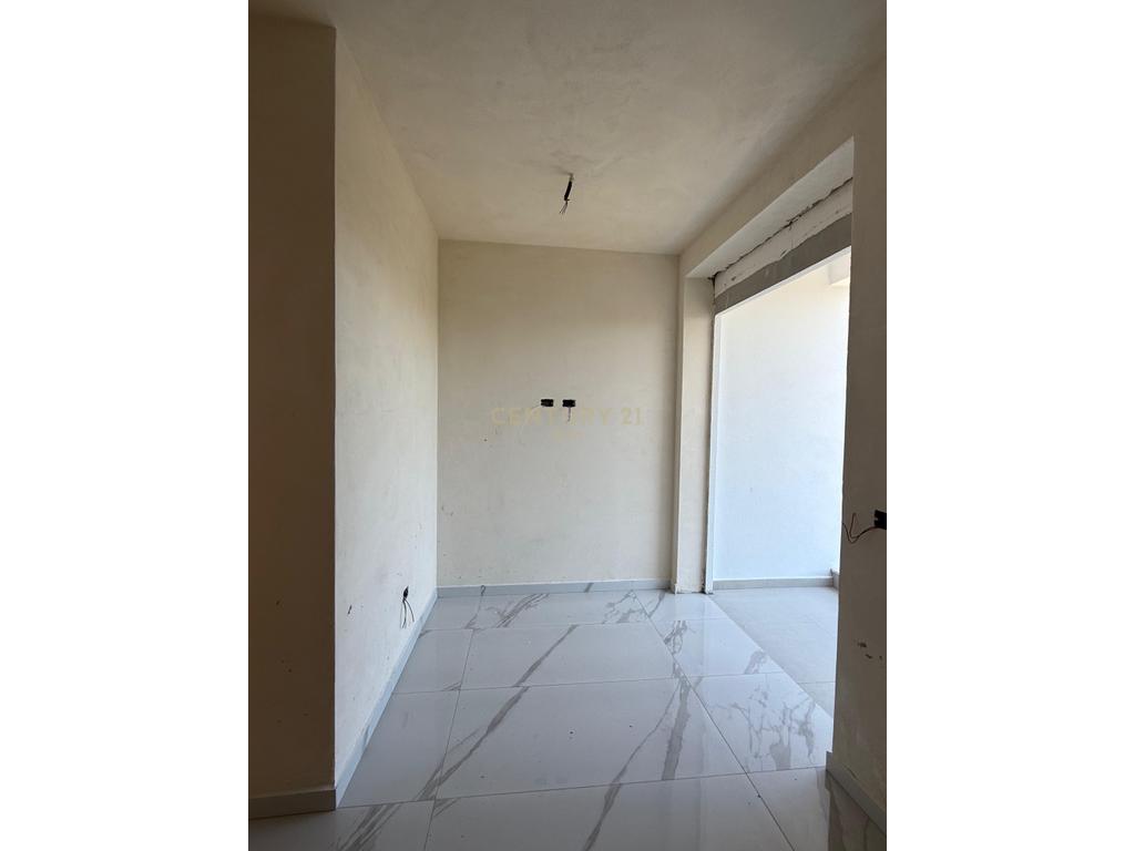 Shitet super apartament 1+1 tek mali robit !
