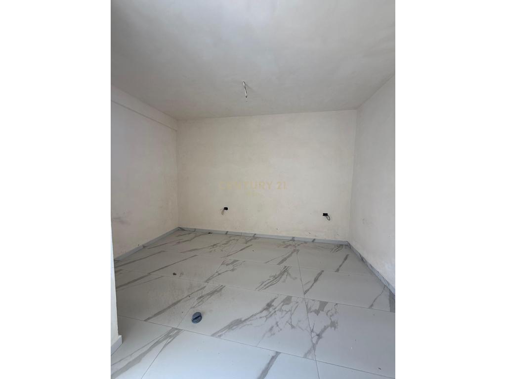 Shitet super apartament 1+1 tek mali robit !