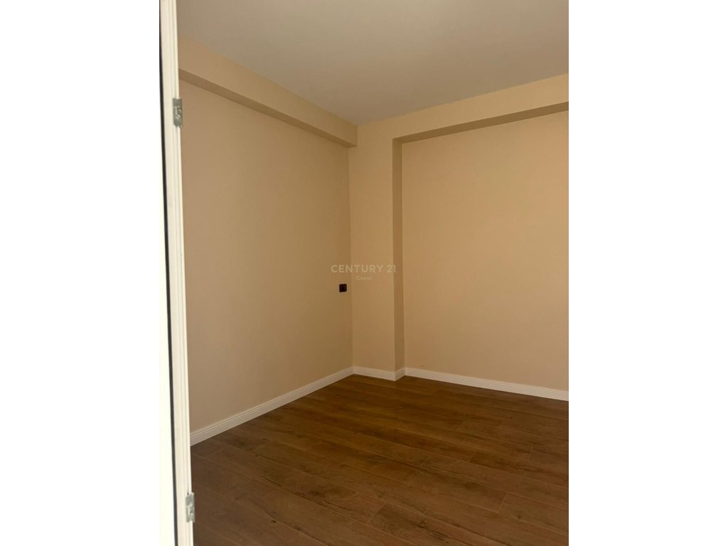 Emplacement premium | appartement 1+1 entièrement investi à vendre | près de l'hôtel diplomat, Vlorë (4)
