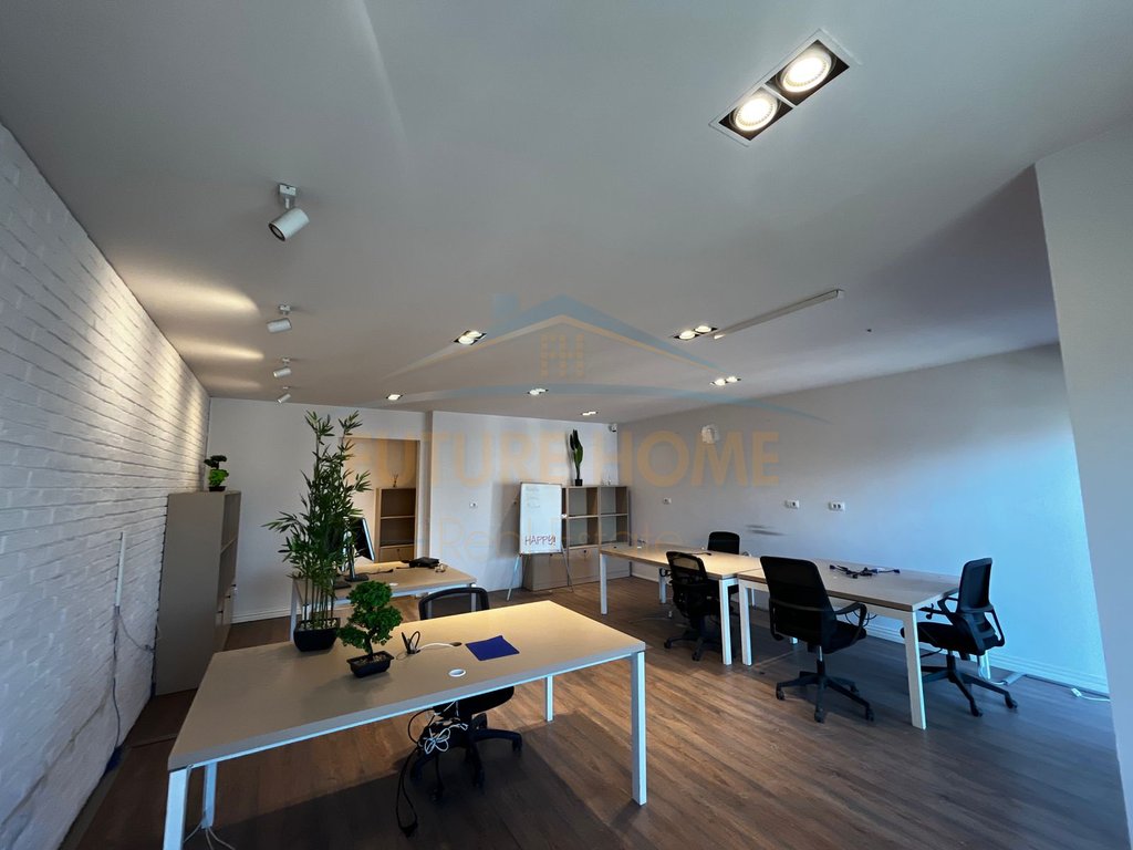 Shitet, apartament 3+1+2, Tirana ring center, zogu i zi, Tiranë.