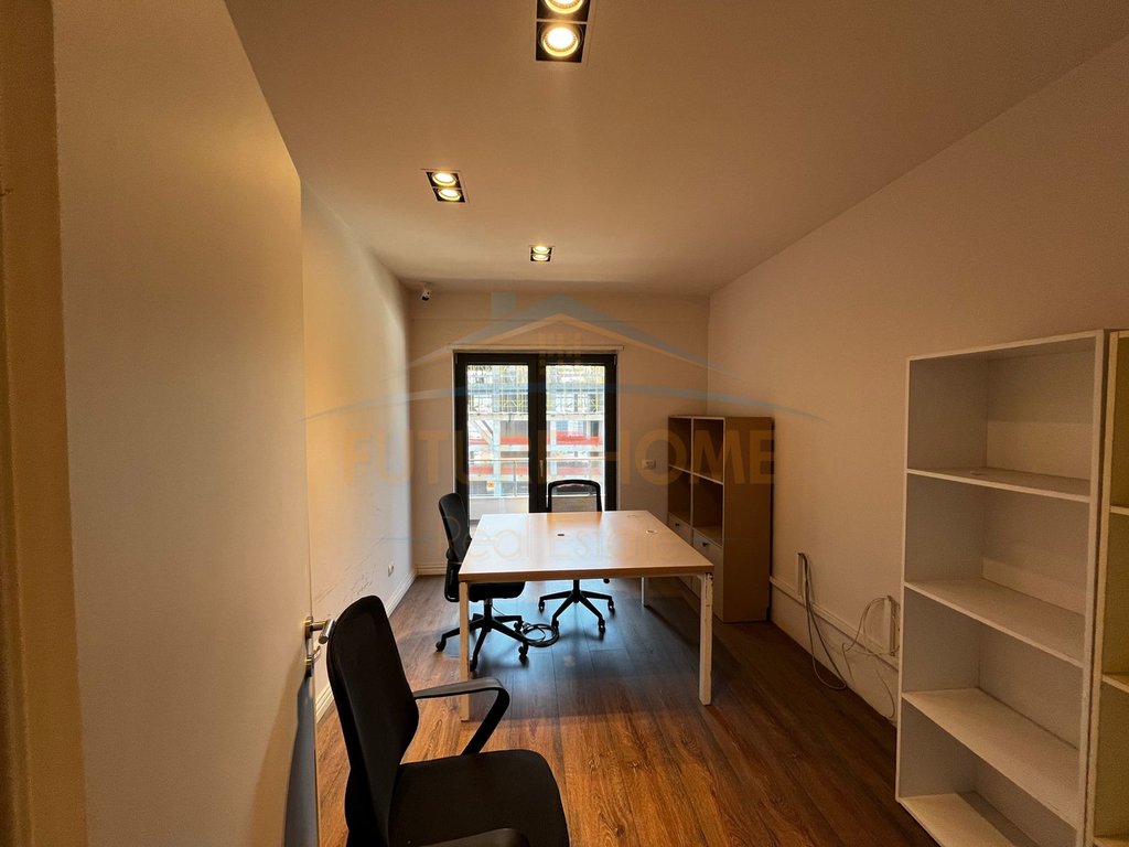 Shitet, apartament 3+1+2, Tirana ring center, zogu i zi, Tiranë.
