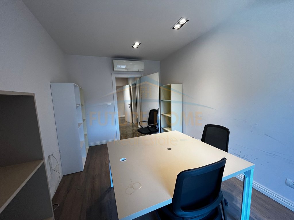 Shitet, apartament 3+1+2, Tirana ring center, zogu i zi, Tiranë.