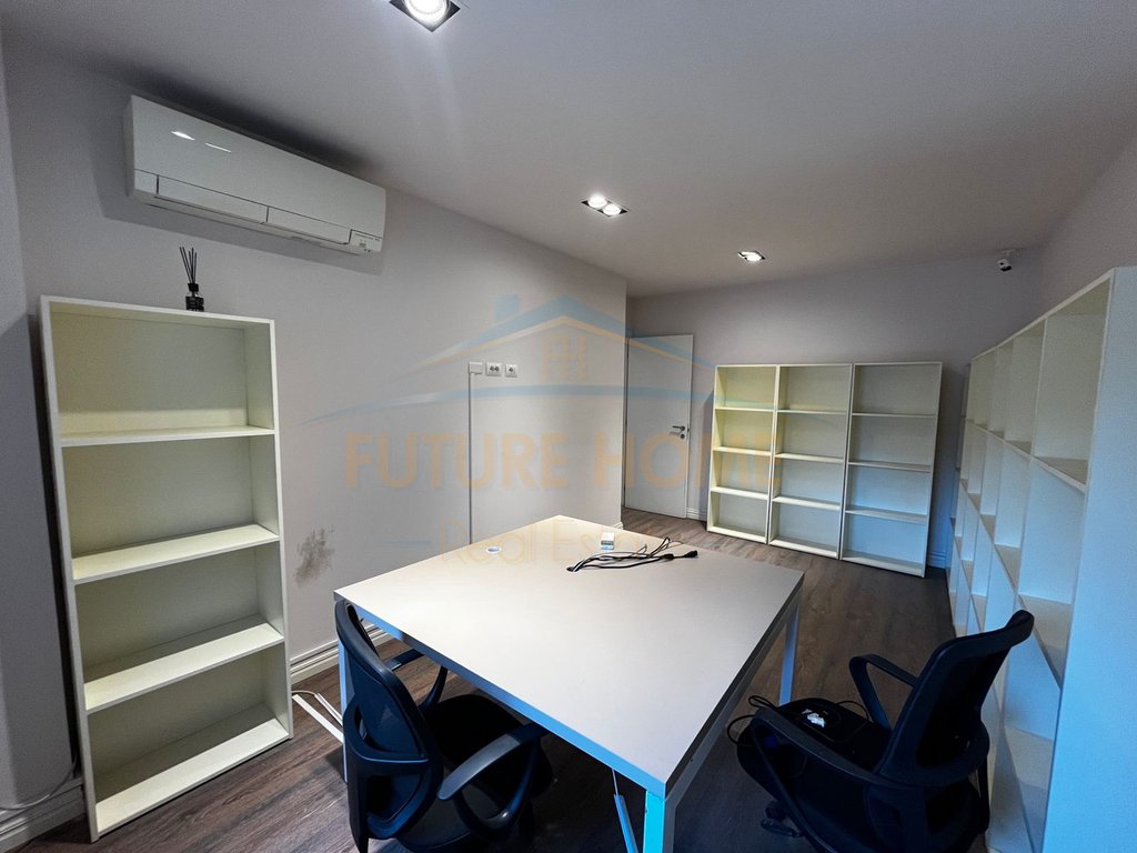 Shitet, apartament 3+1+2, Tirana ring center, zogu i zi, Tiranë.