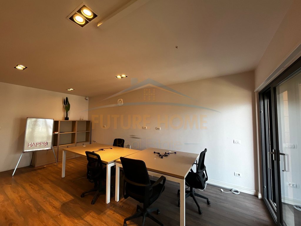 Shitet, apartament 3+1+2, Tirana ring center, zogu i zi, Tiranë.