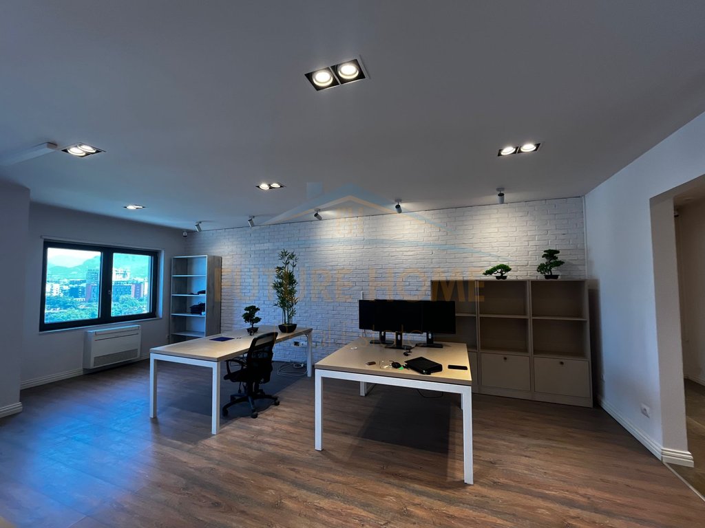 Shitet, apartament 3+1+2, Tirana ring center, zogu i zi, Tiranë.
