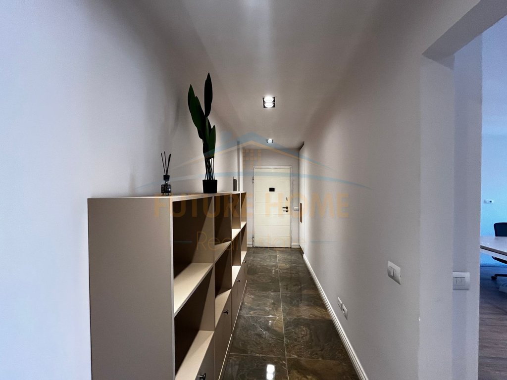 Shitet, apartament 3+1+2, Tirana ring center, zogu i zi, Tiranë.