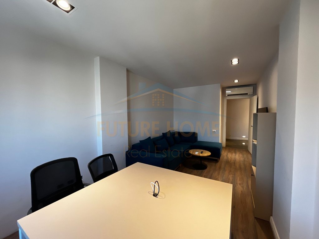 Shitet, apartament 3+1+2, Tirana ring center, zogu i zi, Tiranë.