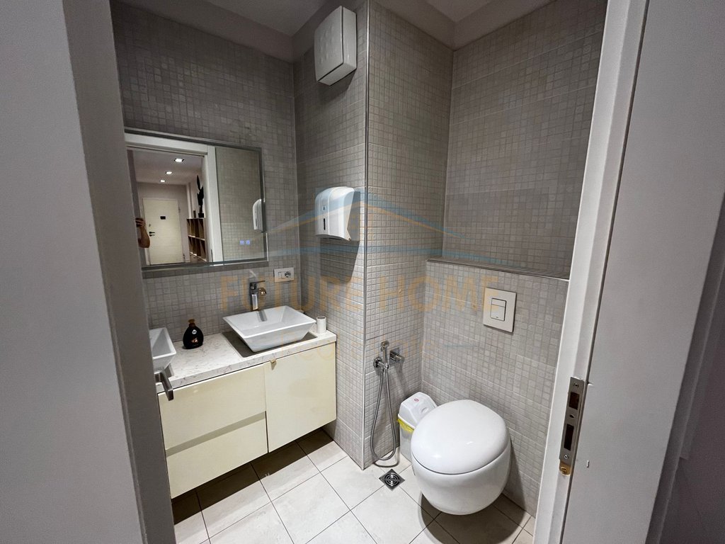 Shitet, apartament 3+1+2, Tirana ring center, zogu i zi, Tiranë.