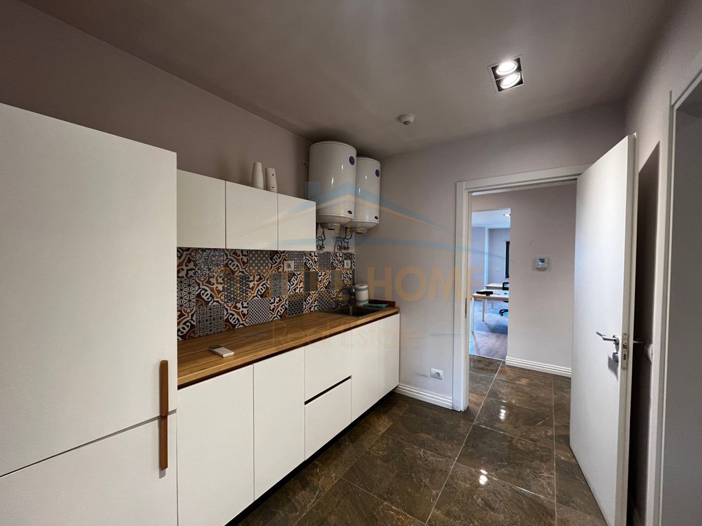 Shitet, apartament 3+1+2, Tirana ring center, zogu i zi, Tiranë.