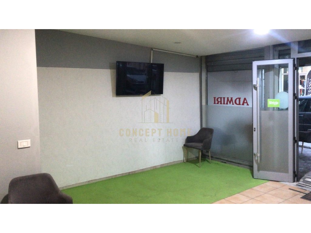 Business premises for sale near paris municipality