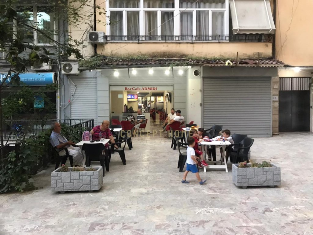 Business premises for sale near paris municipality