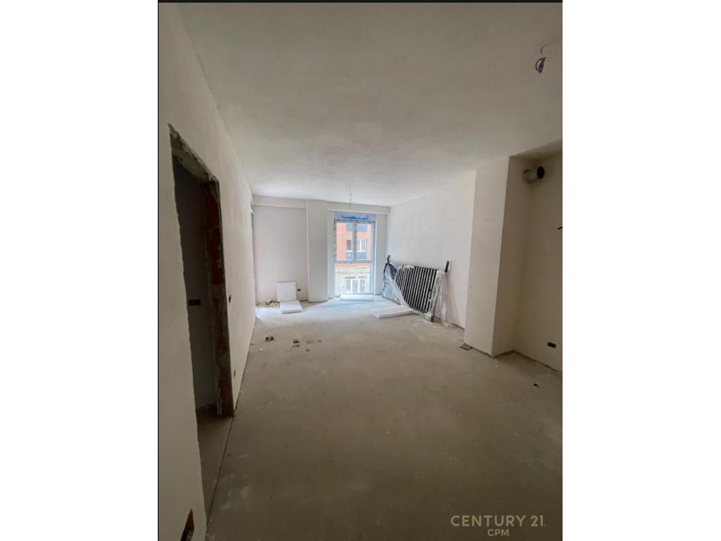 Appartement 1+1 à vendre au boulevard de Tirana!
