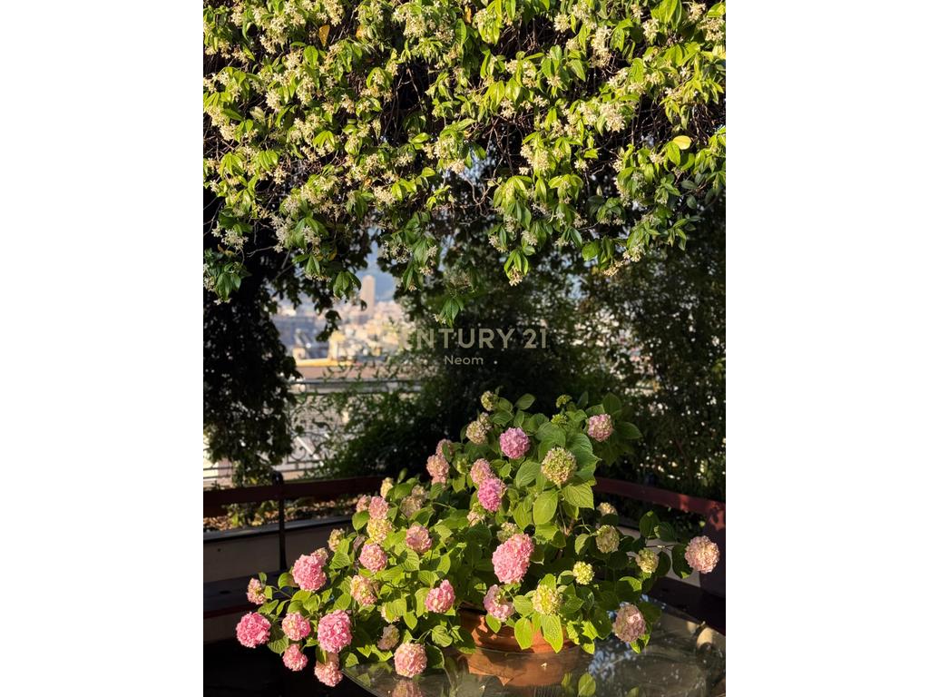 Shitet apartament 3+1+3 penthouse me pamje panoramike nga Tirana (4)
