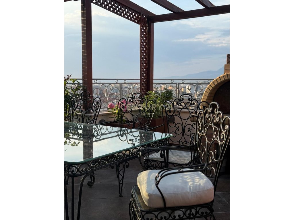 Shitet apartament 3+1+3 penthouse me pamje panoramike nga Tirana (6)
