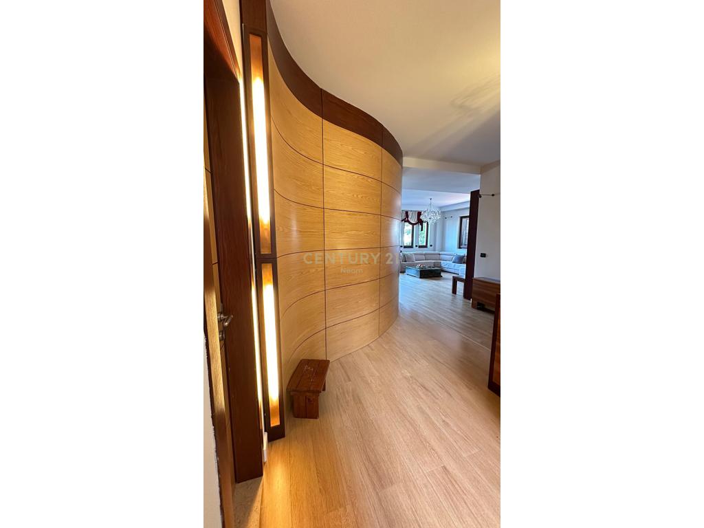 Shitet apartament 3+1+3 penthouse me pamje panoramike nga Tirana (7)