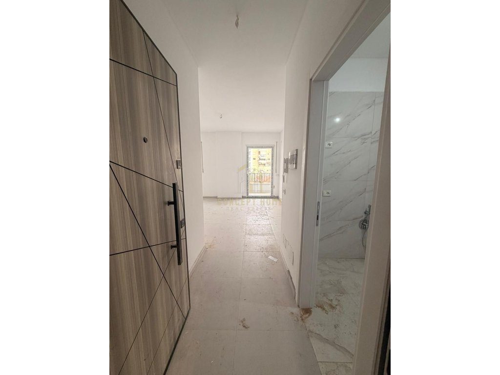 1+1 apartment zur miete im neuen basar, Tirana