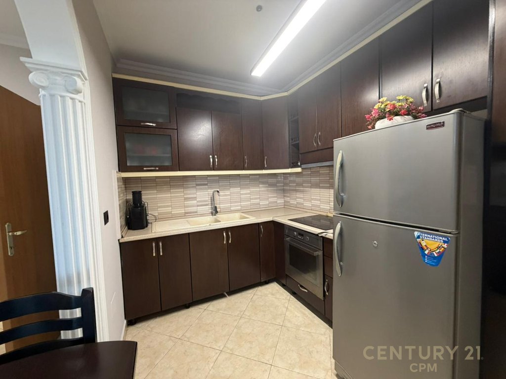 Shitet apartament 3+1+2 prane kristal center! (3)