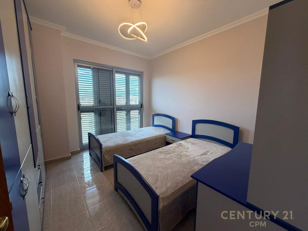 Shitet apartament 3+1+2 prane kristal center! (4)