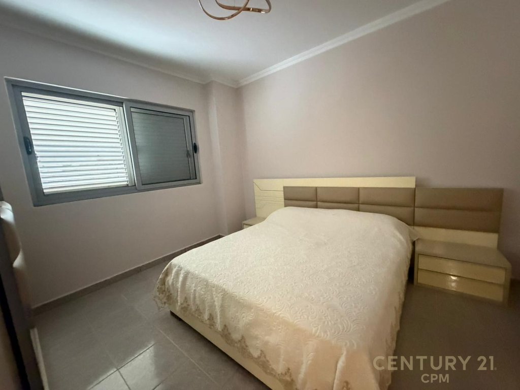 Shitet apartament 3+1+2 prane kristal center! (5)