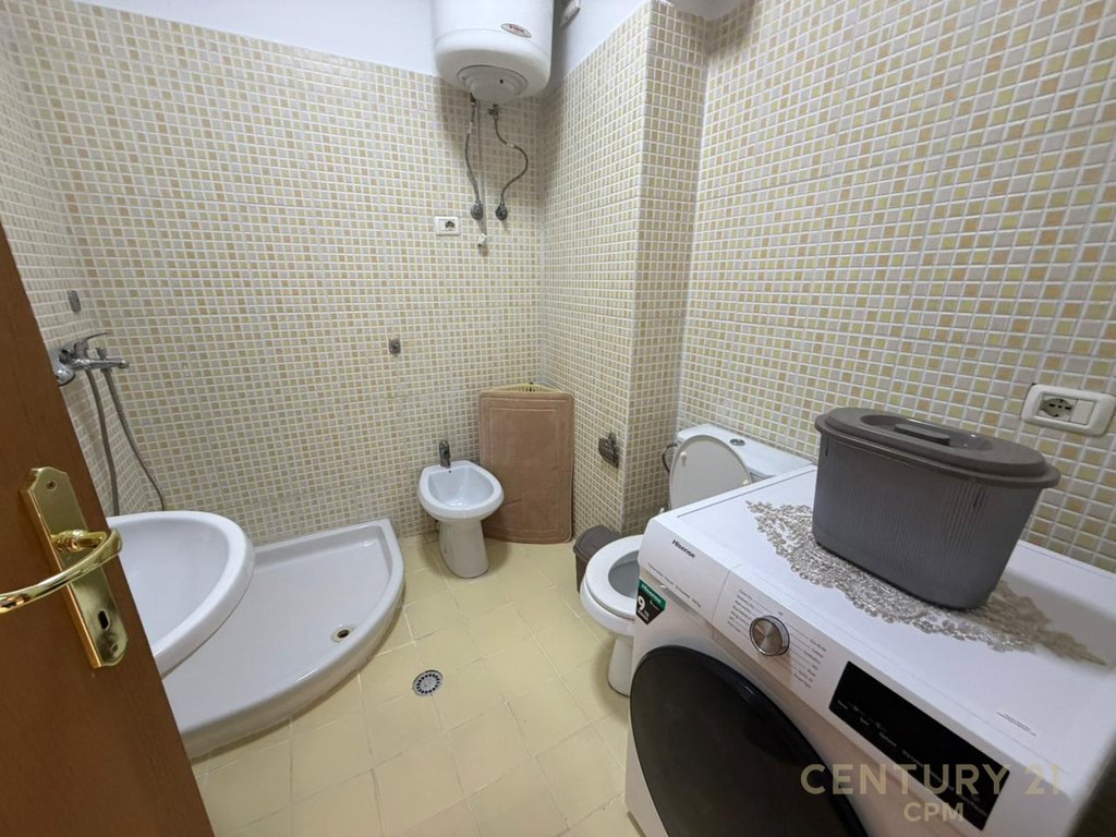 Shitet apartament 3+1+2 prane kristal center! (6)