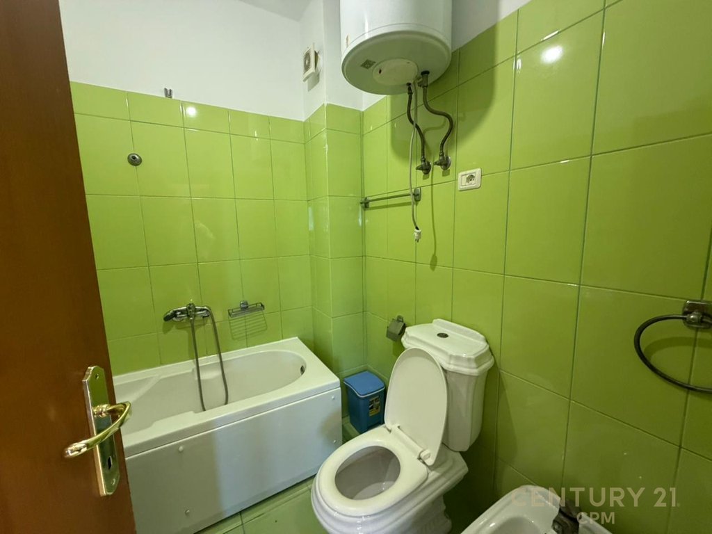 Shitet apartament 3+1+2 prane kristal center! (7)