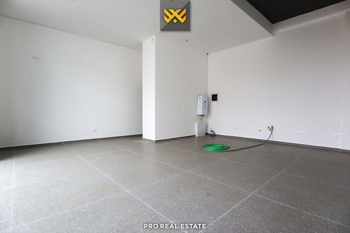 Locale commerciale 45m² in affitto a velani