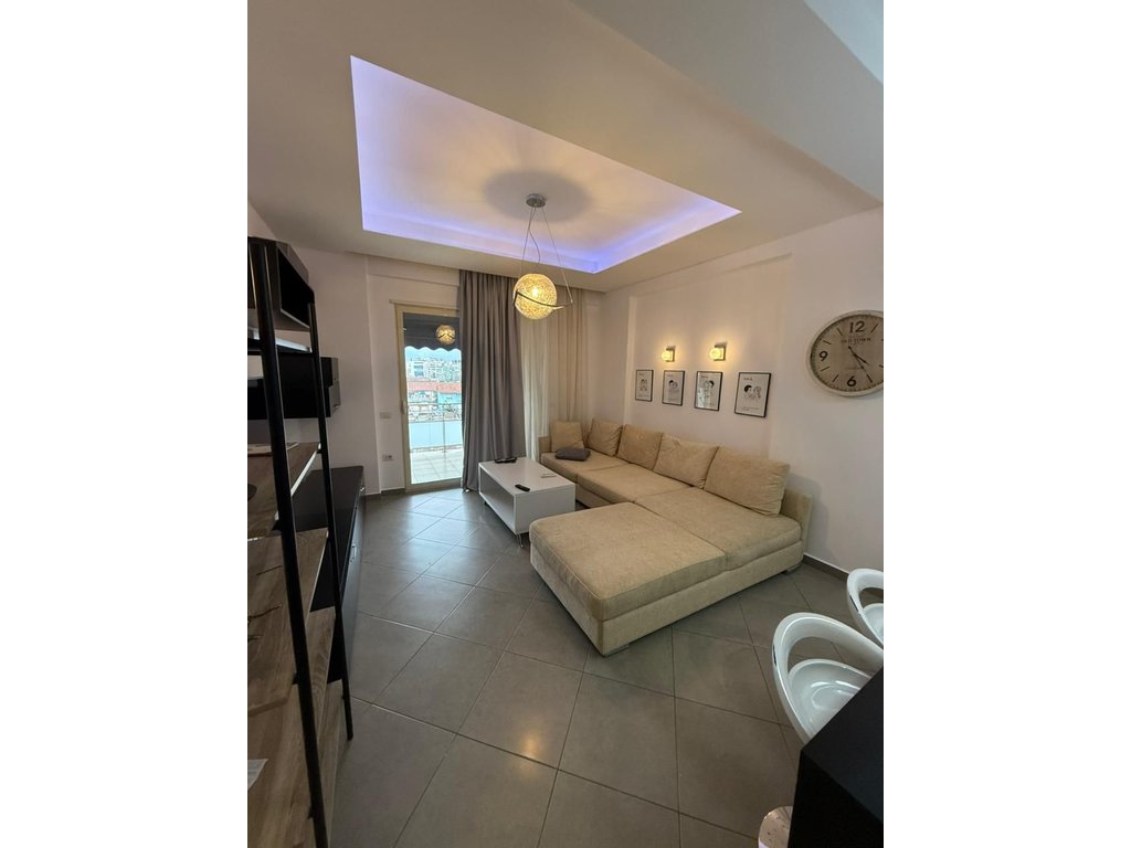 Apartament 2+1 me qira përballë spitalit amerikan 3