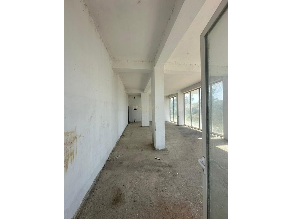 Ambient komercial për shitje – Tek njësia administrative nr. 12, ne fresk (3)