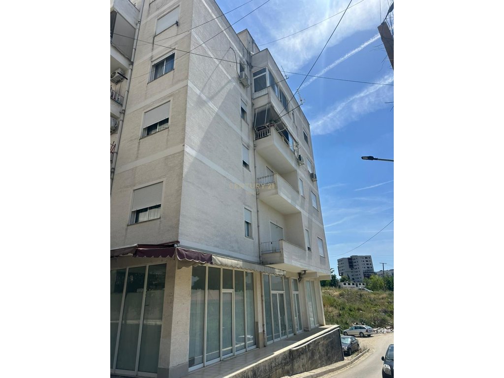 Ambient komercial për shitje – Tek njësia administrative nr. 12, ne fresk (4)