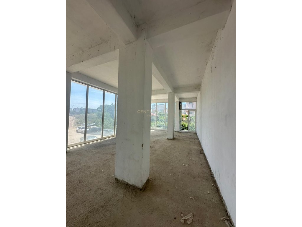Ambient komercial për shitje – Tek njësia administrative nr. 12, ne fresk (6)