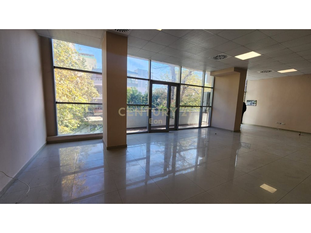 Affittiamo spazio commerciale nella zona di ish rajon a Durrës! (3)