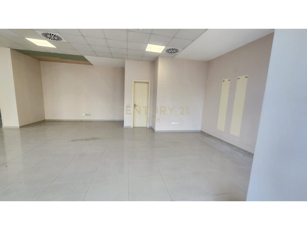 Affittiamo spazio commerciale nella zona di ish rajon a Durrës! (5)