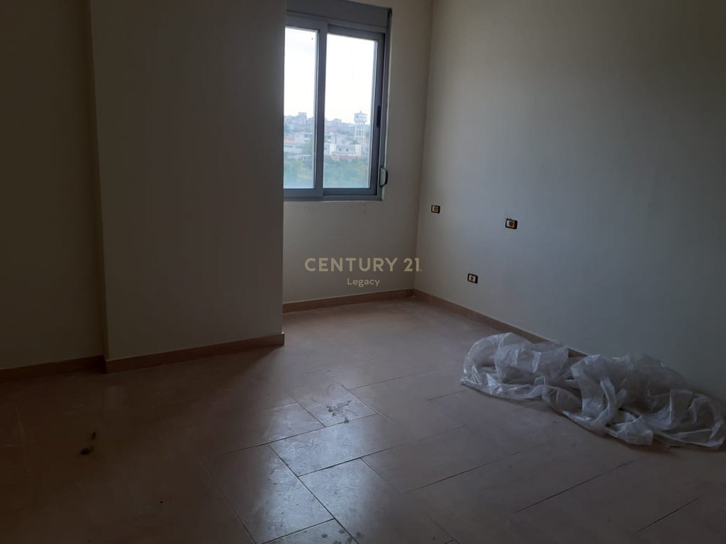 Shitet apartament 2+1 tek mar residence , babrru