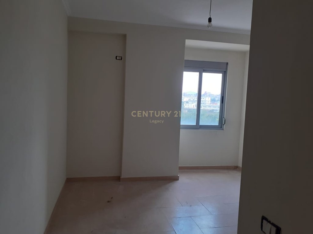 Shitet apartament 2+1 tek mar residence , babrru