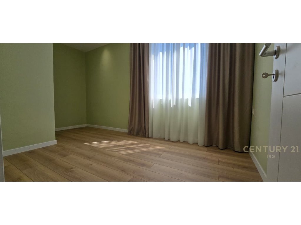 Shitet apartament 2+1 tek myslym shyri (4)