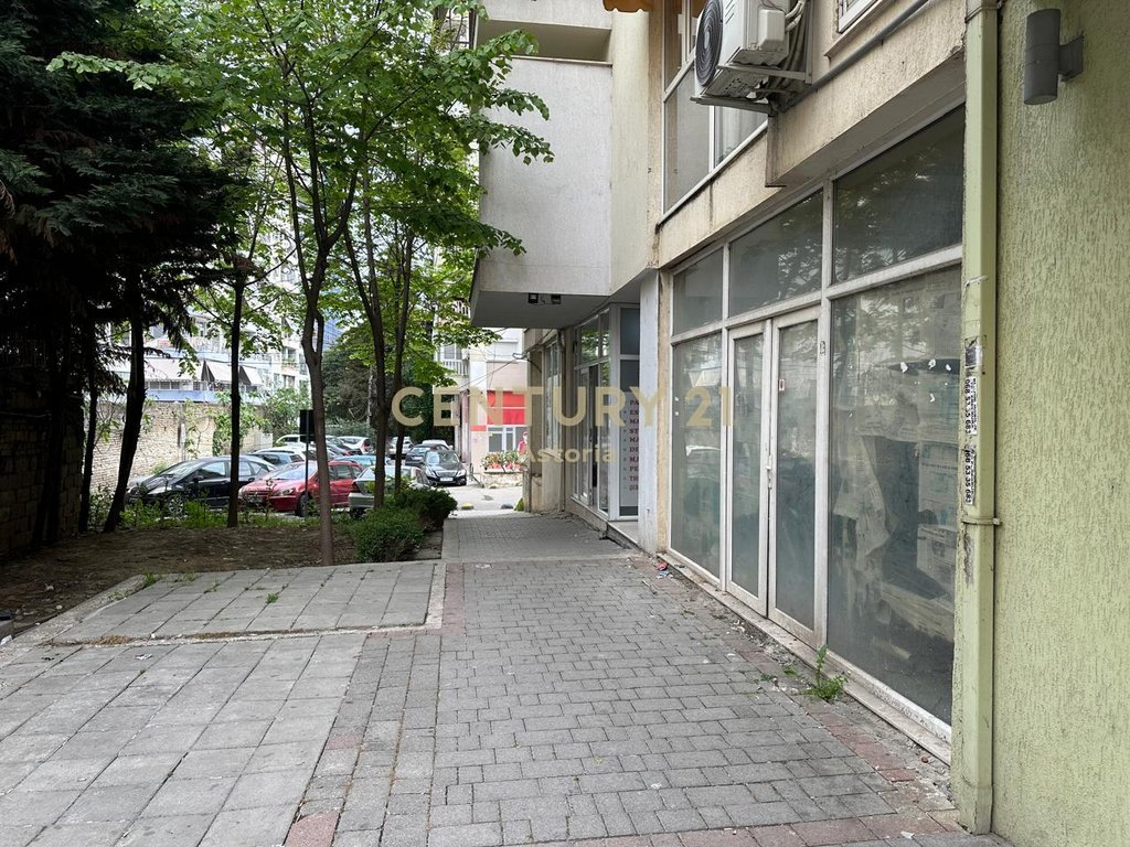 Jepet me qira biznesi në komunën e parisit – Kati 0 me verandë (2)